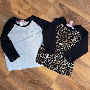 ⭐️5/$25⭐️ Bundle of 2 raglan shirts size small 4/5